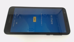 Motorola Moto E6 XT2005DL Cellphone (Black 16GB) Tracfone SCRATCHED UP