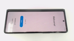 Samsung Galaxy Z Fold2 256GB T-Mobile BAD BOARD/CRACKED GLAS/BAD INNER SCREEN