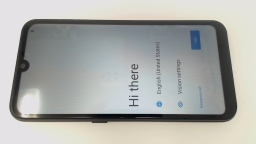Blu G33 Cellphone (Black 16GB) Unlocked Dual Sim BRIGHT SPOT/CRACKED GLAS