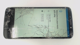 Motorola Moto G6 Play XT1922-7 16GB Sprint CRACKED GLAS & CAMERA/BROWN STAINS