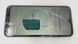 Motorola Moto E 7 XT2052-1 32GB US Cellular CRACKED GLAS/BROWN STAINS/BENT