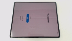 Samsung Galaxy Z Fold3 5G Sm-F926U 256GB T-Mobile BAD BOARD/CRACKED FRONT
