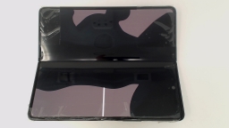 Samsung Galaxy Z Fold3 SM-F926U1 256GB Unknown Carrier CRACKED GLAS/LCD