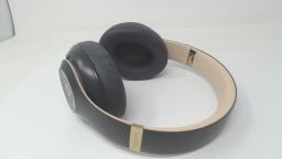 Beats Studio 3 Headphones A1914 Shadow Gray MAKE UP ON EAR PADS