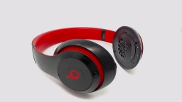 Beats Studio 3 Headphones A1914 Defiant Black & Red NO EAR PADS LOOSE RUBBER