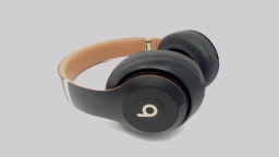 Beats Studio 3 Headphones A1914 Midnight Black PEELING EAR CUPS