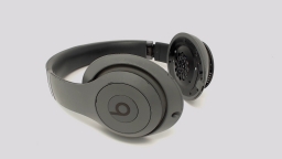 Beats Studio 3 Headphones A1914 Asphalt Gray CRACKED RIGHT SIDE NO EARPADS