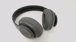 Beats Studio 3 A1914 Asphalt Gray CRACKED RIGHT SIDE PEELING EARCUP