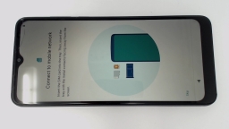 Motorola G Pure XT2163-4 32GB Carrier Locked to US Cellular CRACKED GLAS