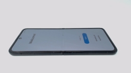Samsung Galaxy Z Flip3 SM-F711U (Black 256GB) Verizon LCD BURN SCRATCHED GLAS