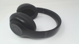 Beats Studio 3 Headphones A1914 Matte Black CRACKED UNDER RIGHT HINGE