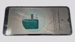Motorola G Pure XT2163-7 (White 32GB) AT&T Prepaid CRACKED GLAS