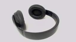 Beats Studio Pro A2924 Headphones Black CRACKED HEADBAND