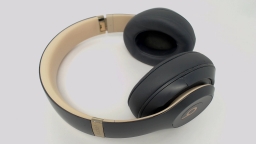 Beats Studio 3 Headphones A1914 Shadow Gray CRACKED EAR CUP