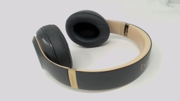 Beats Studio 3 Headphones A1914 Shadow Gray CRACKED/SHINY HEADBAND