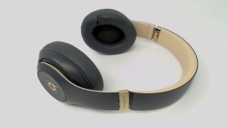 Beats Studio 3 A1914 Shadow Gray PEELING EAR PADS/CRACKED HEADBAND