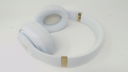 Beats Studio 3 Headphones A1914 Matte White