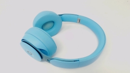 Beats Solo Pro A1881 Wireless Headphones - Light Blue