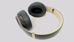 Beats Studio 3 Headphones A1914 Shadow Gray DIRTY EAR PADS