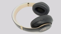 Beats Studio 3 Headphones A1914 Shadow Gray CUT EAR PAD