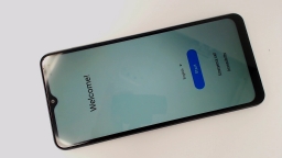 Samsung Galaxy A13 5G SM-A136U (Black 64GB) Metro TINY CRACK TOP RIGHT