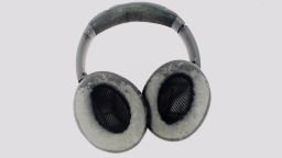 Bose QC 35 II Series 2 Wireless Headphones Black FLAKING EAR PADS