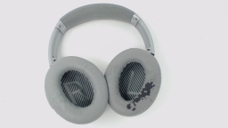Bose QC 35 II Series 2 Wireless Headphones Silver FLAKED EARPADS