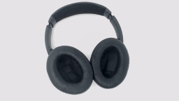 Bose QC 35 Series I 1 Black Wireless Headphones FLAKED EAR PADS