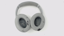Bose QC 35 II Series 2 Wireless Headphones Silver FLAKED EAR PADS