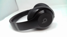 Beats Studio Pro Headphones Wireless Noise Cancelling Black Light Wear
