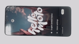 Motorola Moto G (2025) XT2513-1 Cellphone (Black 128GB 4GB) MetroPCS CRACKED