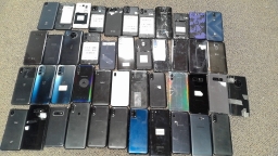 Lot of 45 Non-Working Mixed Brand Smartphones Samsung with Various Problems
