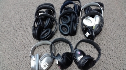 Lot of 12 Pairs of Bose QC35 Series 1 Noise Cancelling Headphones