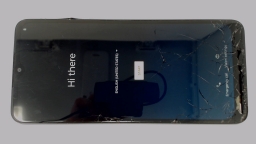 Motorola G Pure XT2163DL Cellphone (Blue 32GB 3GB) Tracfone CRACKED GLAS