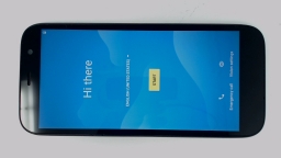 Blu View 2 B131DL Cellphone (Black 32GB 3GB) Tracfone SCRATCHED CAM