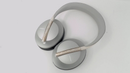 Bose NC700 Bluetooth Headphones (Silver) DEFECTIVE FADED PLASTIC