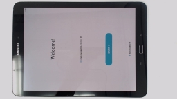 Samsung Galaxy Tab S2 SM-T813 9.7" Tablet (Black 32GB 3GB) WiFi CRACKED