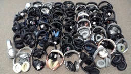 LOT of 70 Pairs of Bose QC35 Series 2 Noise Cancelling Headphones