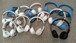 Lot of 15 Beats Solo 4 Headphones with Various Problems