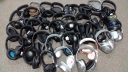 LOT of 37 Pairs of Bose QC35 Series 2 Noise Cancelling Headphones