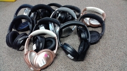 LOT of 12 Pairs of Bose QC35 Series 2 Noise Cancelling Headphones