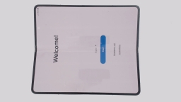 Samsung Galaxy Z Fold4 SM-F936U1 (White 256GB 12GB) Unlocked DEFECTIVE/CRACK