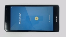 BLU R1 HD Cellphone (Black 16GB 2GB) Tracfone DualSIM SCRATCHED