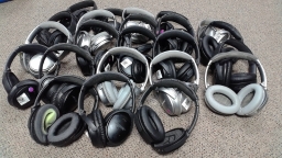 Lot of 23 Pairs of Bose QC35 Series 1 Noise Cancelling Headphones