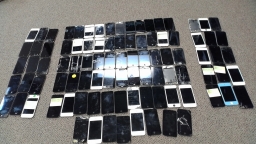 Lot Of 88 Apple iPod Touch 4th Gen 8GB 16GB 32GB 64GB For Parts Repair