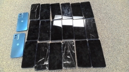 Lot of 20 Blue Motorola Moto G Play 2024 XT2413 Broken Cracked Locked