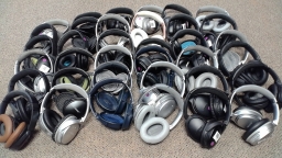 LOT of 36 Pairs of Bose QC35 Series 2 Noise Cancelling Headphones