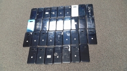 Lot of 34 Non-Working Samsung S10e SM-G970 Cell Phones for Parts