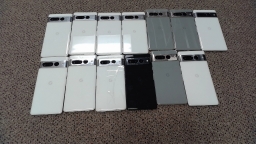 Lot of 13 Non-Working Pixel 7 Pro Cheetah Cell Phones for Parts