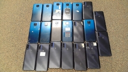 Lot of 20 Motorola G Play 2021 XT2093 and Pure XT2163 with DAMAGED LCD